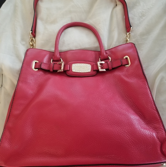 Michael Kors Handbags - Michael Kors leather purse